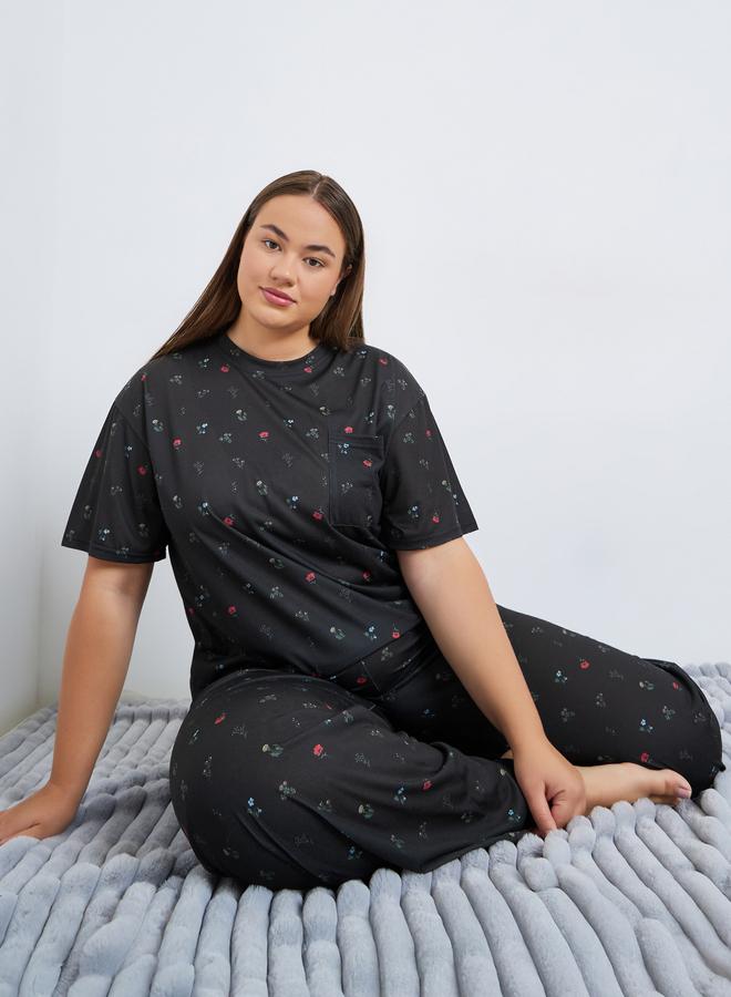 Styli Plus Size Floral Print T-Shirt and Pyjama Set - Image 1